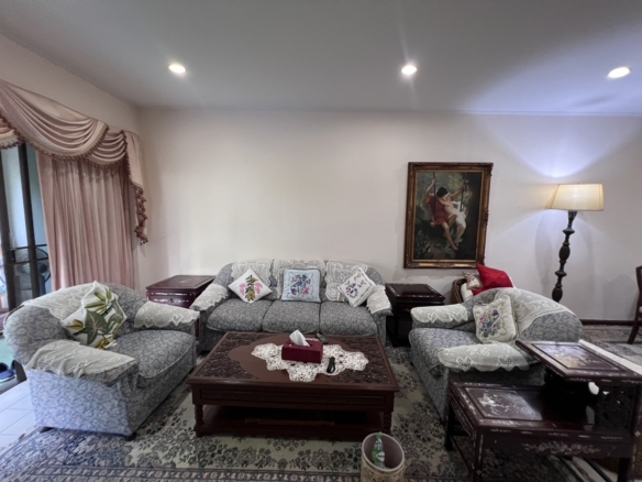 For Sale: 231 sq.m., House at Bann Somprasong