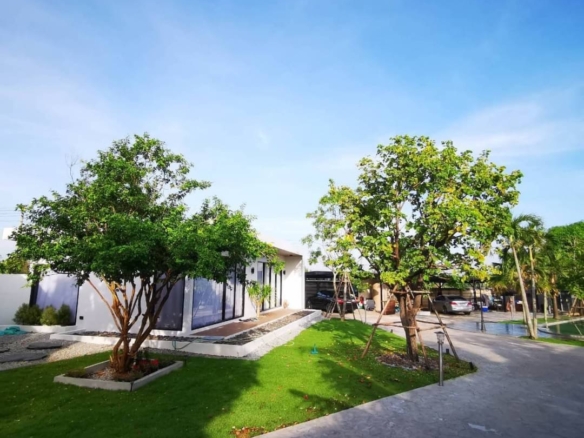 For Sale: Spacious 1 Rai 1 Ngan Property near Map Prachan Reservoir