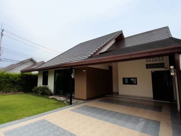 House for Sale with Pool Potential in The Maple Village