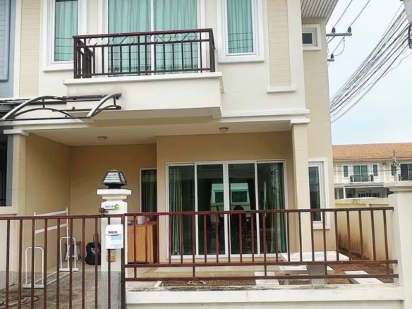 For Sale: 2-Storey Corner Townhome at Saen Suk Town Village