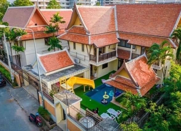 For Sale: Villa in Pratamnak Including Tenant