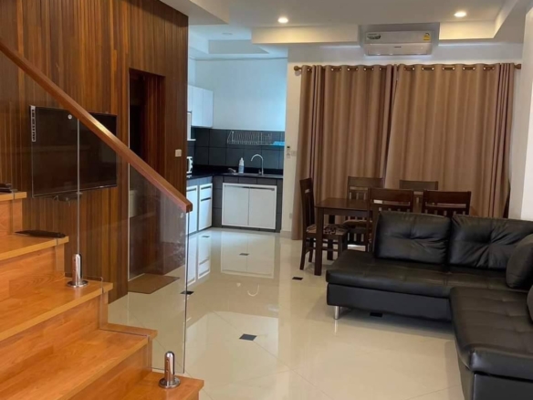 For Sale: Fully Furnished Townhome for Sale in Soi Kho Phai