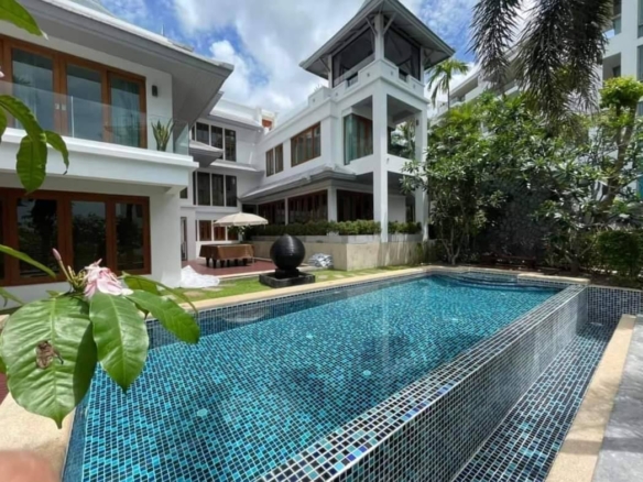 For Sale / Rent: Private Beachfront Pool Villa: Wong Amat Beach, North Pattaya