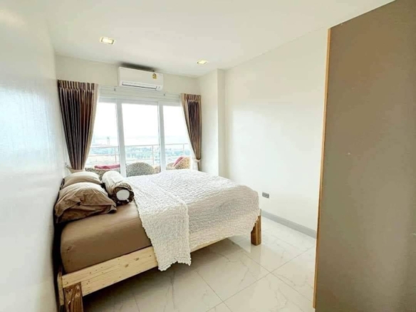 For Sale / Rent: Seaview Condo 3: Corner Unit with Stunning Views