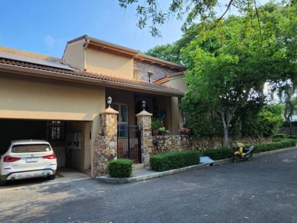For Sale: Luxurious Single House in Silk Road Place Village