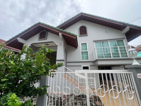 For Sale: Spacious Family House 3 Beds 2 Baths in Jomtien