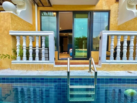 For Sale: Venetian Studio Condo