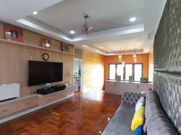 For Sale: Luxurious 2-Story House near MabPrachan Lake, Pattaya