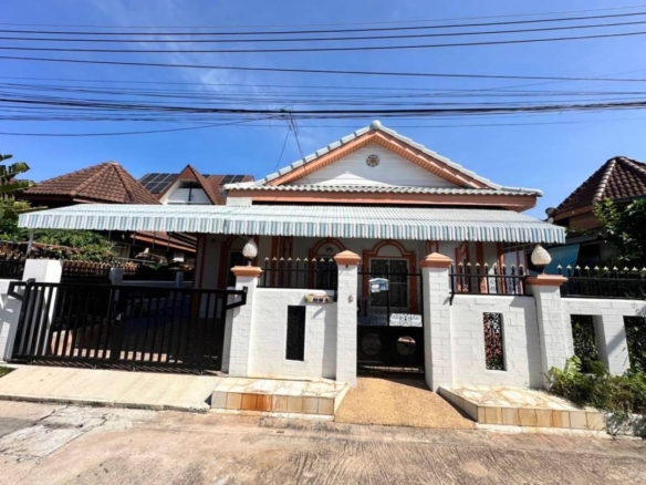For Sale: Empty Single House on Sea Side: Renovation Opportunity