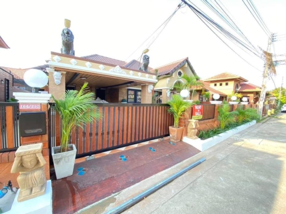 For Sale: 2BR, 2BA, Single House with Furnitures @ Siam Country Club