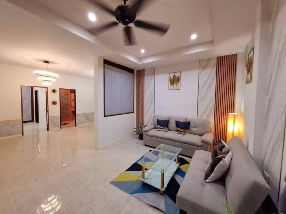 Urgent Sale: 3BR, 2BA, Built-in Furniture with Single House @ Bang Saray