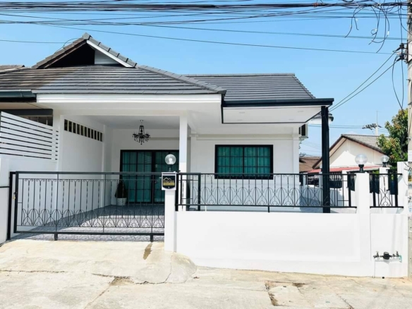 ขายทาวน์เฮ้าส์สวย 2ห้องนอน 2ห้องน้ำ 37.5ตรว. @หมู่บ้านรวิพร