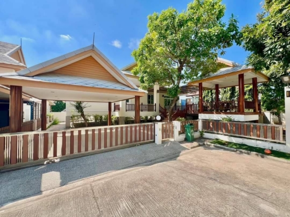 For Rent: Beautiful Pool villa, 3Bed, 3Bath 120 sqw. @Amorn Village