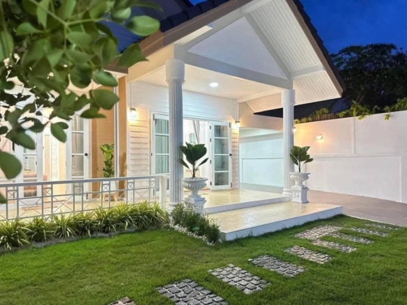 Newly Renovated Single House 3 bed, 2 bath 68 sq.w. @Pong