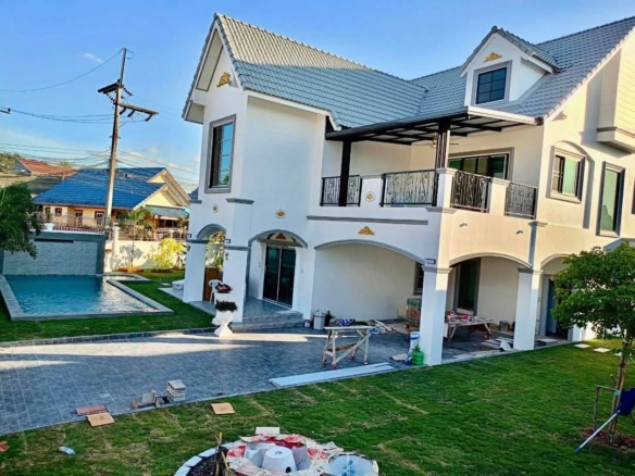 Elegant Pool Villa 4 Bed, 5 Bath, 176 sqw.@ Natikarn Parkview Village
