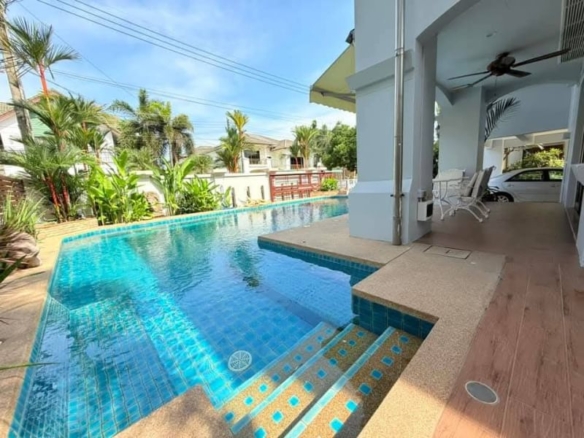 Spacious pool villa 4Bed, 3Bath 360 sqm. @ Central Park 4