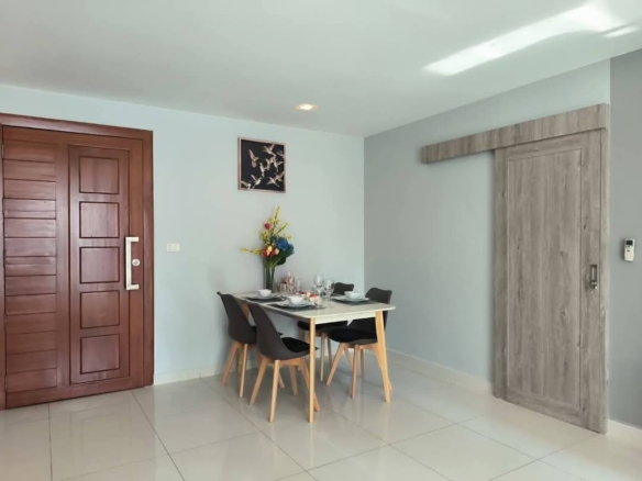 Newly Renovated Pool View Condo 1 Bed, 1 Bath 61 Sqm. @ Club Royal Pattaya