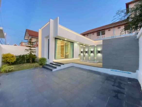 Pool villa decorated in luxury style 3 Bed, 3 Bath 70 SQW. @ Nongprue Public Park
