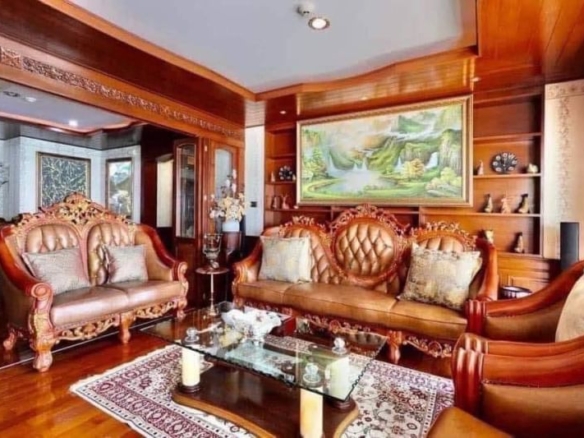 Charming Condo 2 Bed, 3 Bath 189 SQM.@  Royal Cliff Garden Condo