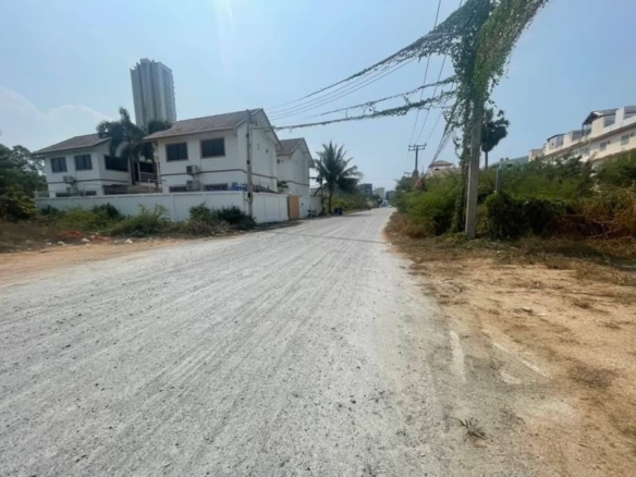 Beautiful Land 105 sqw. @ Between Jomtien Sai 1, Sai 2 Road