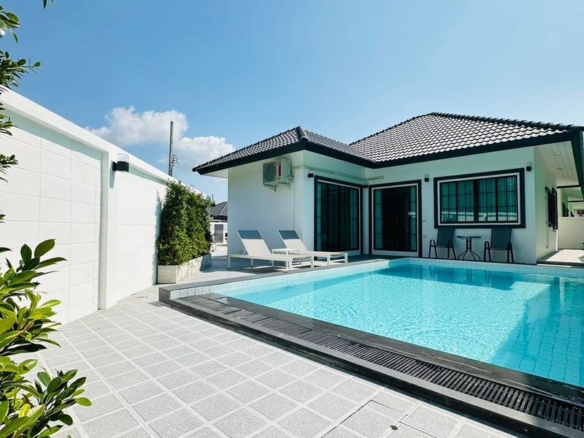 Convenient Travel Pool Villa 3 Bed, 3 Bath 68.4 SQW.@ Rattanakorn Village 18