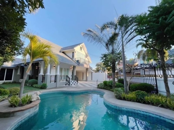 Luxurious 2 – Storey Private Pool Villa 5 Bed, 5 Bath 150 SQW. @ Chaiyapruek, Pattaya 