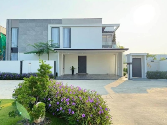 Luxury Modern Pool Villa 5 Bed, 7 Bath 125 SQW.@ Near Regent School Pattaya