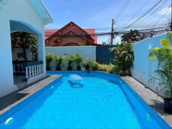 Elegant Pool Villa  3 Bed, 2 Bath 65 SQW. @ Thappraya Soi 5