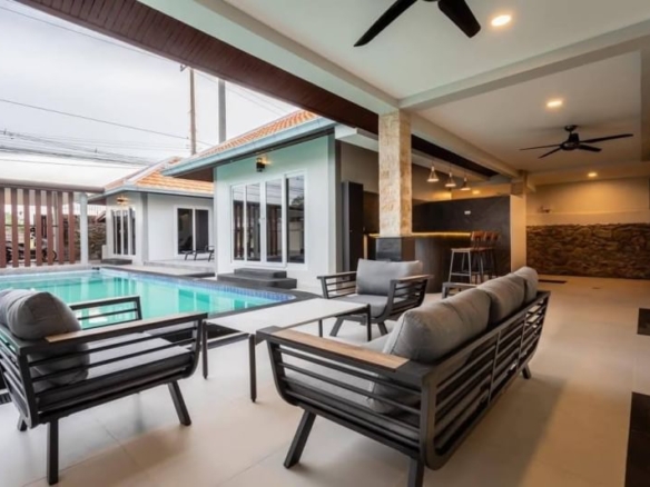 Discounted Price! Stunning Pool Villa 4 Bed, 5 Bath 118.40 sqw. @Pong-Mapprachan
