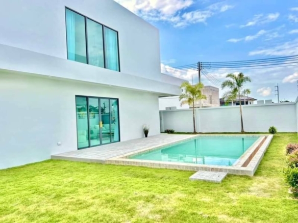 A luxurious pool villa 5 Bed, 6 Bath 182 SQW. @ Soi Nong Mai Kaen 17 – Pattaya