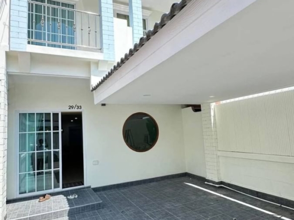 ทาวน์เฮาส์ 2 ชั้น 2 ห้องนอน 3 ห้องน้ำ 22 ตรว. @ สุขุมวิท 63 พัทยากลาง