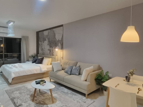 Amazing Studio 42 SQM. @ Pattaya Hill Resort, Pratumnak Soi 2