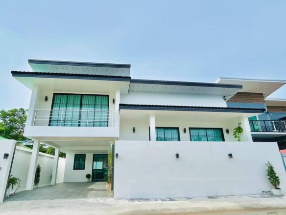 Newly Built 2 – Storey Detached House 3 Bed, 3 Bath 43 SQW. @ Soi Wat Boon Kanchana Ram