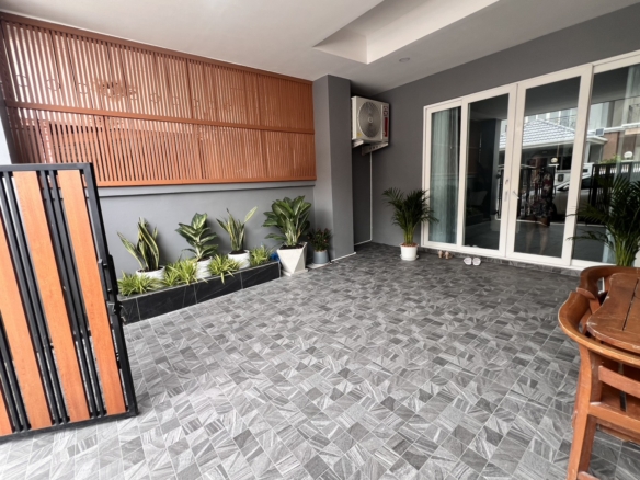 Good location Two-storey Townhouse 2 Bed, 3 Bath 22.3 SQW. @ LK Villa Village, Soi Bongkot