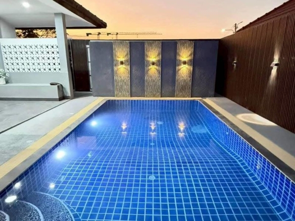 A modern Luxury Style Pool Villa 4 Bed, 4 Bath 110.2 SQW. @ Pattaya Hill Village 2, Soi Khao Noi