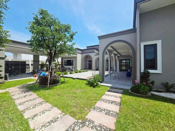 Modern Pool Villa 4 Bed, 5 Bath 183.6 SQW. @ Mabprachan