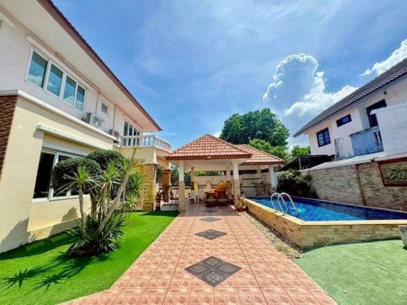 Good Location Pool Villa 4 Bed, 2 Bath 76 SQW. @ Soi Thappraya 15