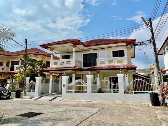 Renovated A two – Story Detached House 5 Bed, 3 Bath 60 SQW. @ Ek Mongkol Village 3