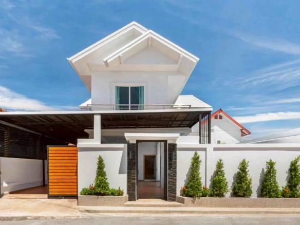 Majestic Pool Villa 4 Bed, 5 Bath 60 SQW. @ Near Pattaya Land Department Office