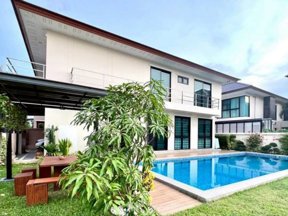 Grand Pool Villa 3 Bed, 4 Bath 109 SQW. @ Asiatique Village , Nong Pla Lai