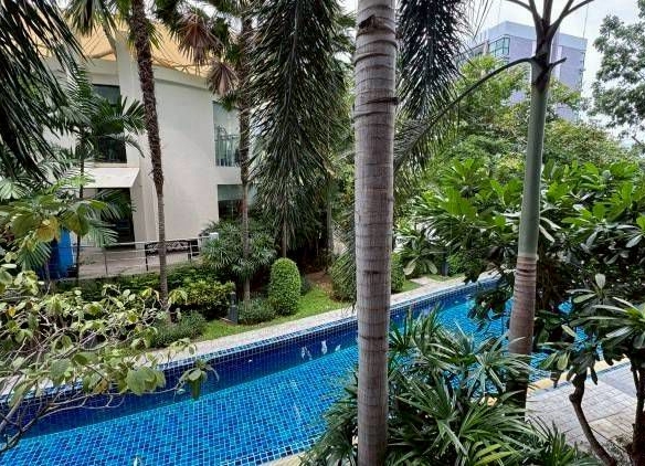 Convernient Travel Condo 1 Bed, 1 Bath 35 SQM. @ Dusit Grand Park 1