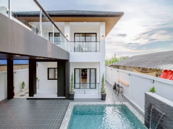 Elegant Pool Villa 3 Bed, 2 Bath 50 SQW. @ Chaiyapruek 2