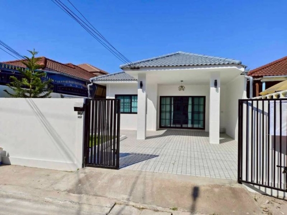 Renovated Single House 2 Bed, 1 Bath 34 SQW. @ Soi Nen Plab Wan