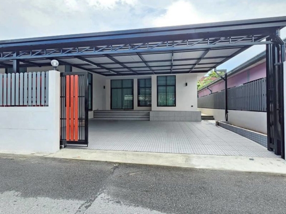 Comfortable Transportation Single House 3 Bed, 3 Bath 75 SQW. @ Soi Nen Plab Wan