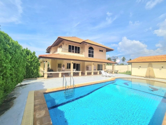 Grand Pool Villa 4 Bed, 5 Bath 383 SQW. @ Bang Saray