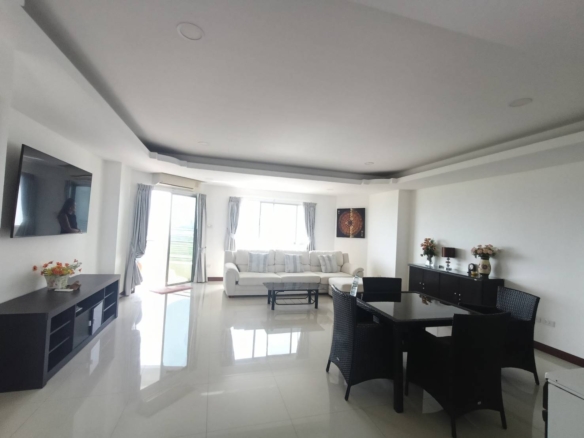 Convenient Travel Condo 1 Bed, 2 Bath 85 SQM. @ Grand View Condo