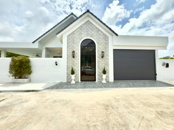 Spacious Pool Villa 3 Bed, 4 Bath 144 SQW. @ Pattaya Park Hill Village, Nong Yai 1