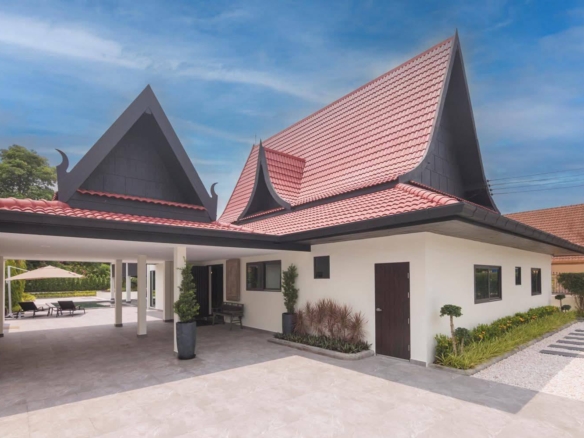  Stunning New Build Pool Villa 4 Bed, 4 Bath 257 SQW.@ Mabprachan Lake
