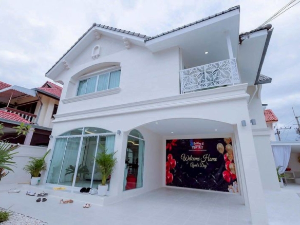 The Grand Pool Villa 5 Bed, 4 Bath 71 SQW. @ Country Club Villa village
