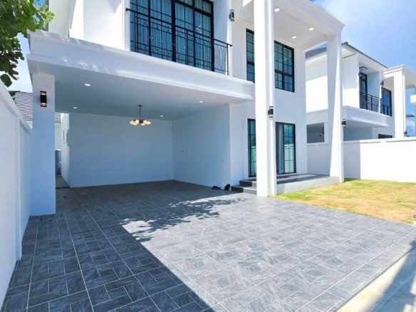 Newly Built 2-Story Detached House 4 Bed, 5 Bath 56.25 SQW. @ TW Garden Hill Village